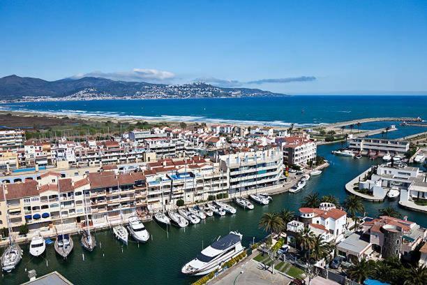 Charmante Maison Coeur De Ville 650M Plage Empuriabrava Exterior foto